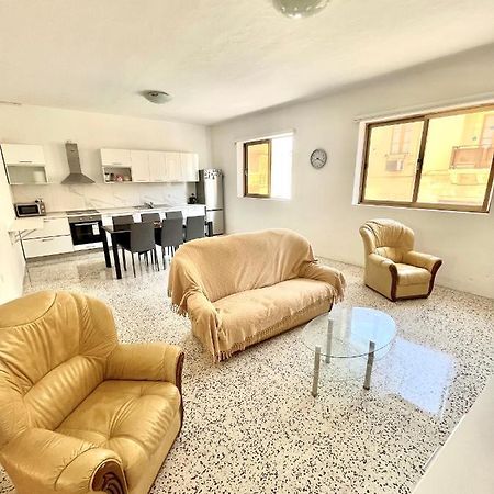 Camag Apartment - Very Close To Airport Birżebbuġa Bagian luar foto