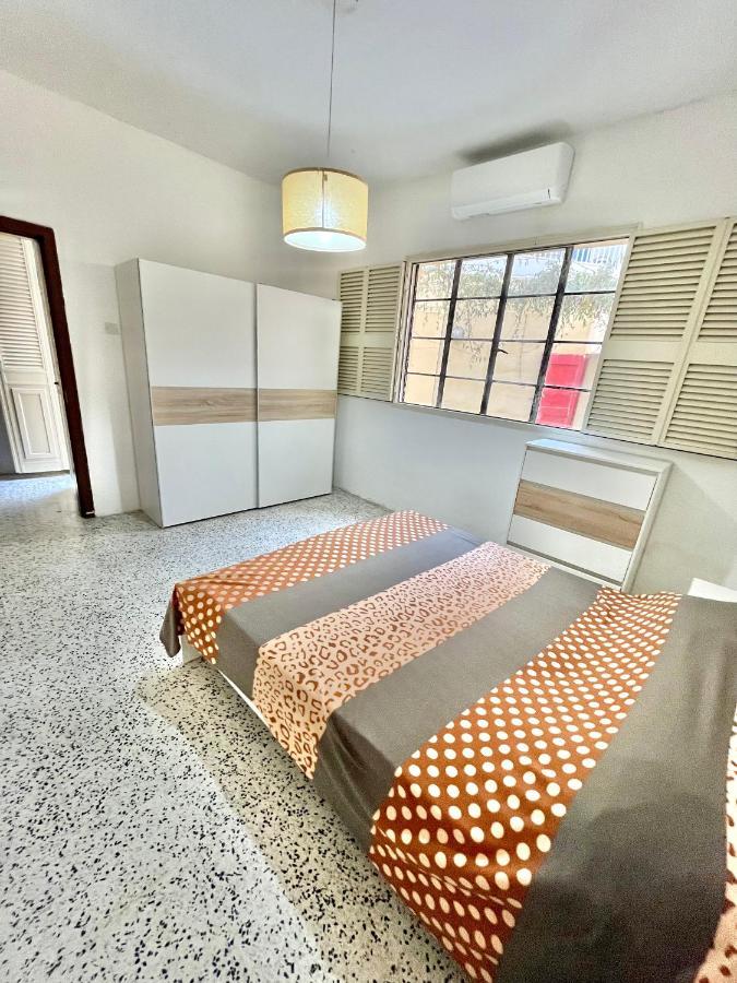 Camag Apartment - Very Close To Airport Birżebbuġa Bagian luar foto