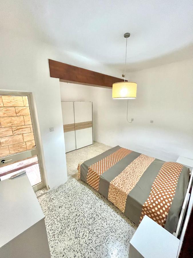Camag Apartment - Very Close To Airport Birżebbuġa Bagian luar foto