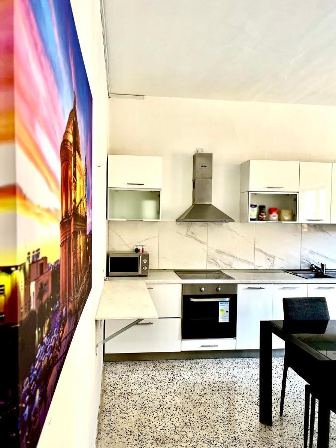 Camag Apartment - Very Close To Airport Birżebbuġa Bagian luar foto