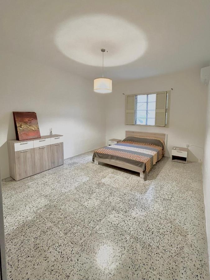 Camag Apartment - Very Close To Airport Birżebbuġa Bagian luar foto