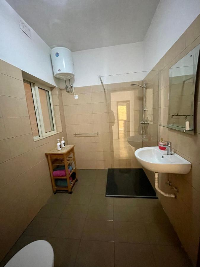 Camag Apartment - Very Close To Airport Birżebbuġa Bagian luar foto